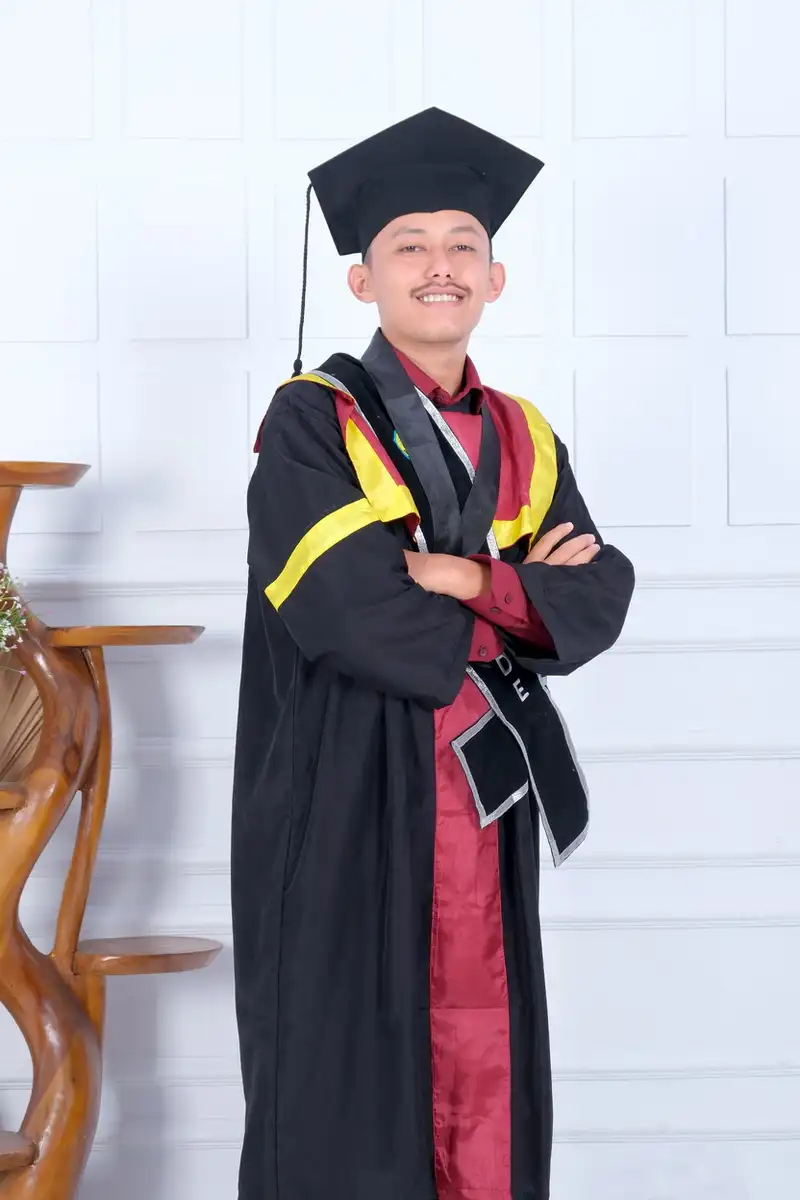Foto wisuda di Studio Kuningan Ajid - momen kelulusan spesial